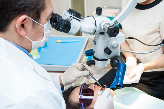 精密根管治療・虫歯の再治療 - 東京アンバサダー歯科 赤坂ヒルズ（溜池