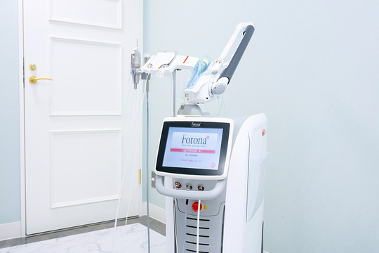 人中短縮・ほうれい線改善を切らないレーザーで - 東京アンバサダー